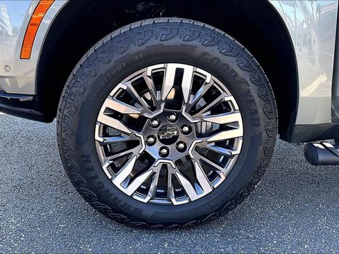 Used 2025 Chevrolet Tahoe Z71 image 11