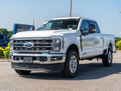 Used 2024 Ford F250 Lariat AWD/4WD image 3