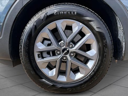 Used 2024 Kia Telluride LX image 10