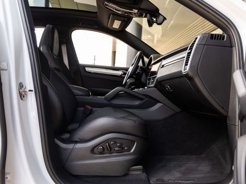 Certified 2023 Porsche Cayenne S AWD/4WD image 44