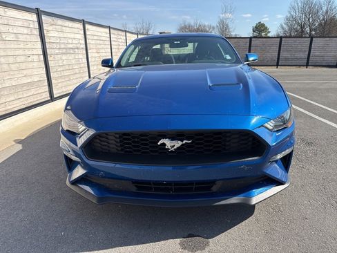 Used 2018 Ford Mustang Coupe image 3