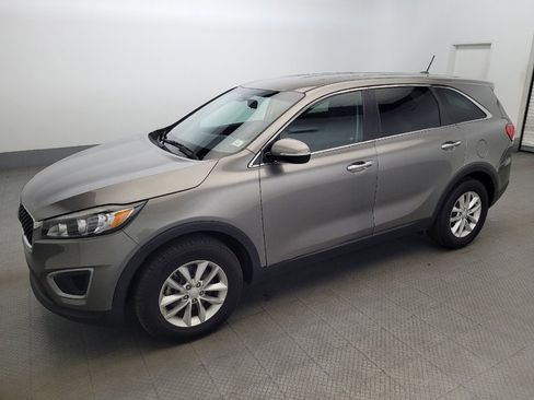 Used 2017 Kia Sorento L image 2