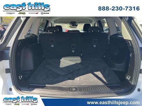 Used 2023 Jeep Grand Cherokee Limited w/ Black Appearance Package image 11