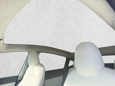 Used 2020 Tesla Model Y Long Range image 14