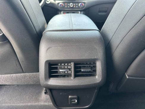 Used 2024 GMC Terrain SLT w/ Tech Package FWD image 15