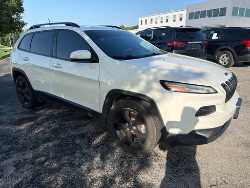 Used 2018 Jeep Cherokee Limited w/ High Altitude Package AWD/4WD image 2