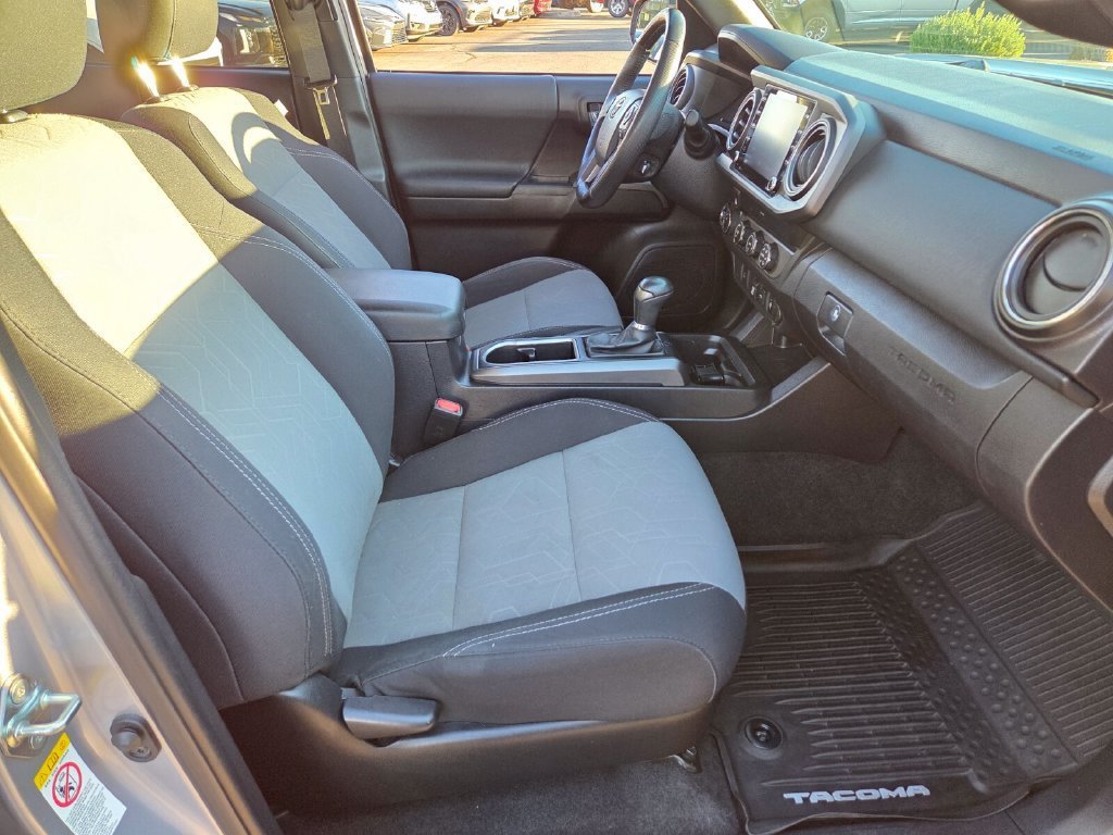 Used 2020 Toyota Tacoma TRD Off-Road AWD/4WD image 18