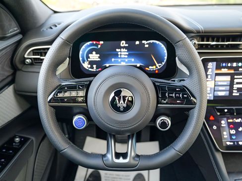 Used 2025 Maserati Grecale Modena AWD/4WD image 44
