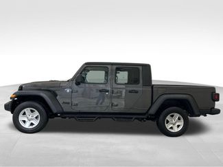 Used 2020 Jeep Gladiator Sport w/ Quick Order Package 24S AWD/4WD video 2