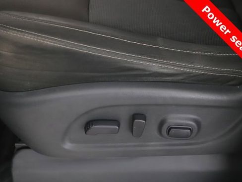 Used 2017 Nissan Titan SV AWD/4WD image 19