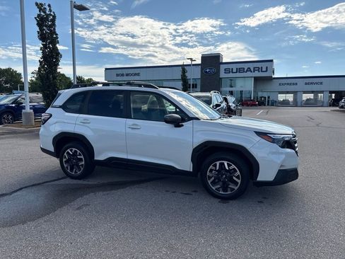 Used 2025 Subaru Forester Premium AWD/4WD image 1