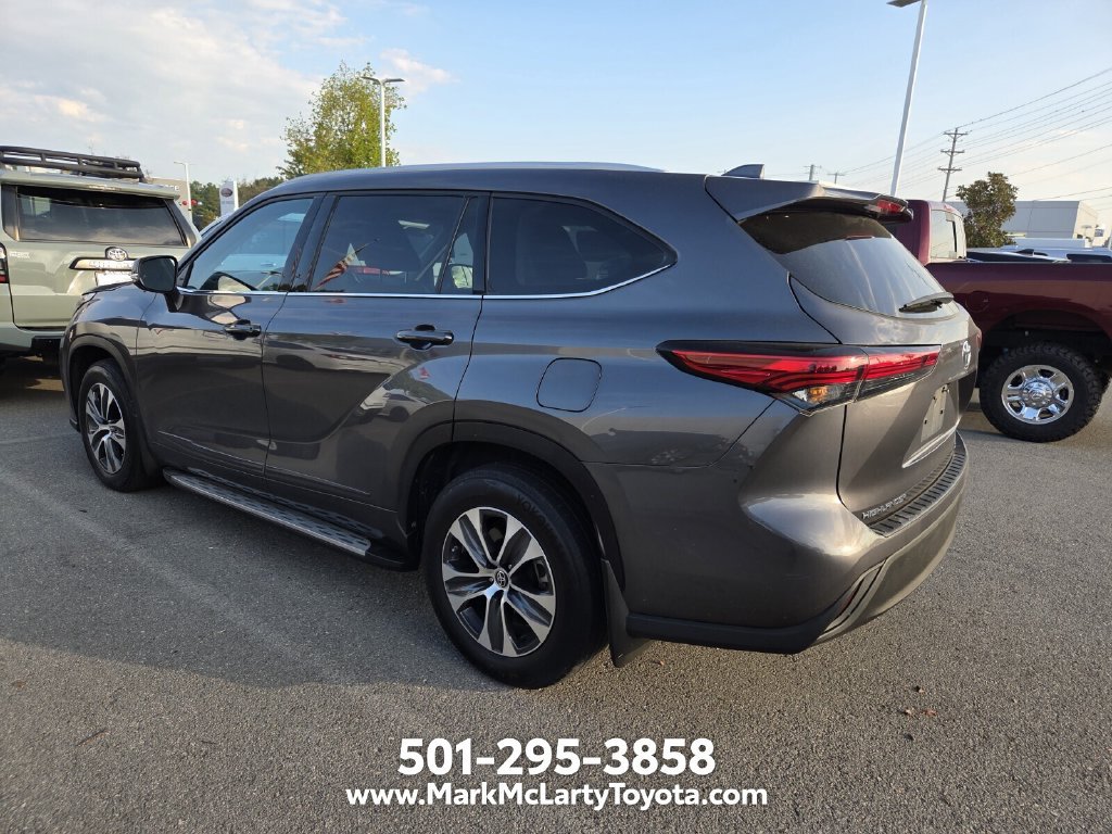 Used 2022 Toyota Highlander XLE FWD image 6
