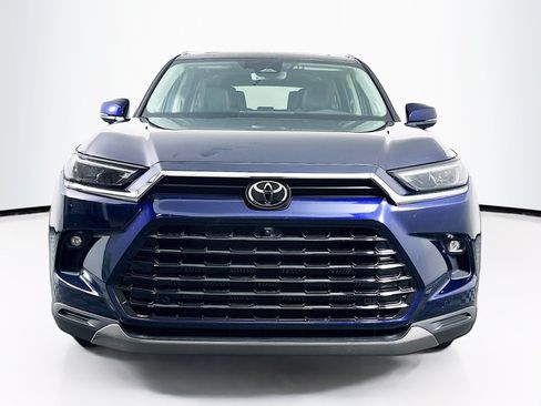 Used 2026 Toyota Grand Highlander FWD image 2
