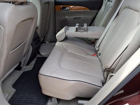 Used 2012 Lincoln MKX FWD image 25