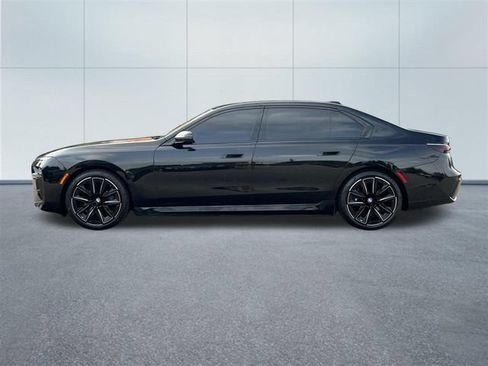 Used 2023 BMW i7 xDrive60 AWD/4WD image 9