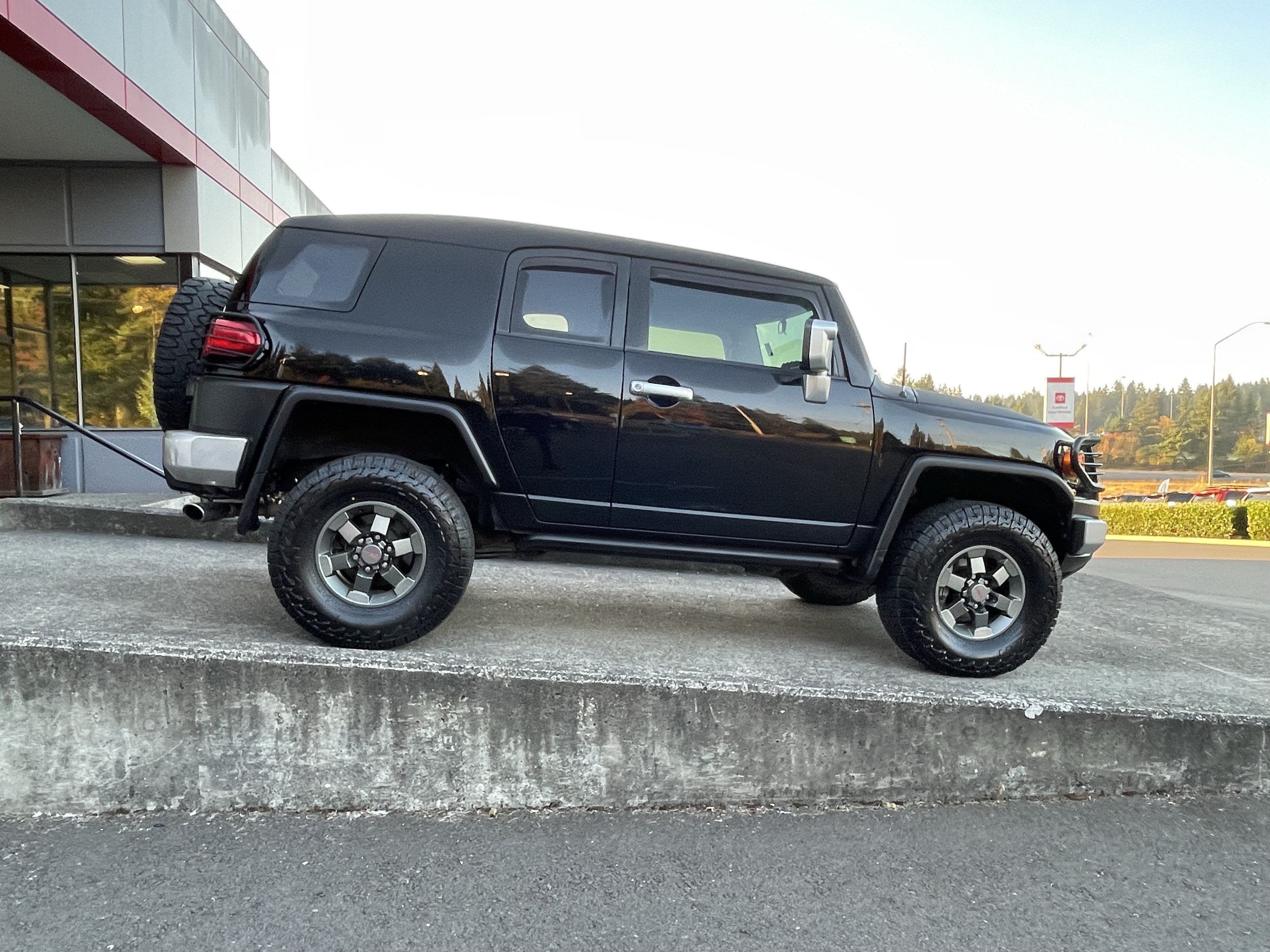 Used 2007 Toyota FJ Cruiser 4WD image 10