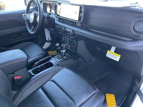 New 2026 Jeep Wrangler Unlimited Rubicon w/ Technology Group AWD/4WD image 24