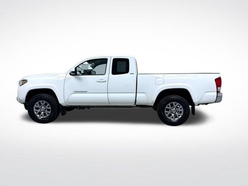 Used 2017 Toyota Tacoma SR5 w/ Tow Package AWD/4WD image 11