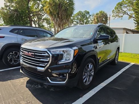 Used 2024 GMC Terrain SLT FWD image 3