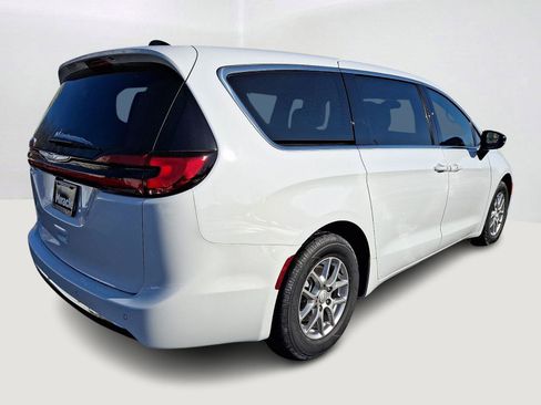 New 2026 Chrysler Pacifica Select FWD image 5