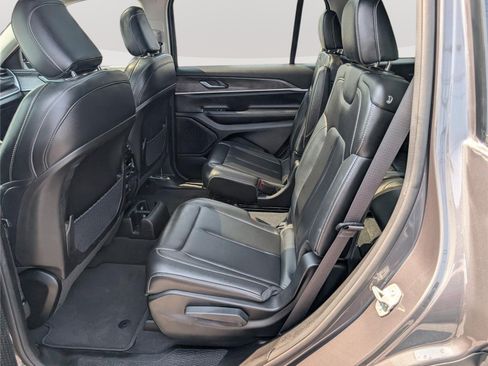 Used 2023 Jeep Grand Cherokee L Limited AWD/4WD image 15