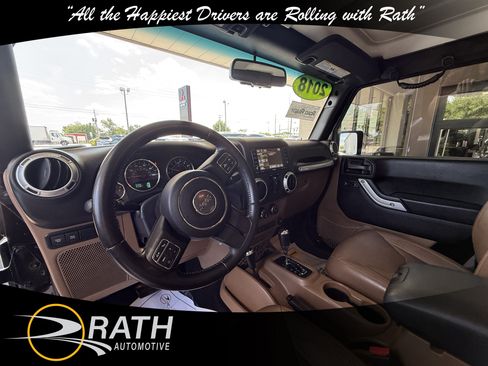 Used 2018 Jeep Wrangler Unlimited Rubicon w/ Connectivity Group AWD/4WD image 14