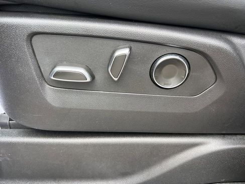 Used 2024 Cadillac Escalade ESV Sport w/ LPO, ONYX Package AWD/4WD image 32