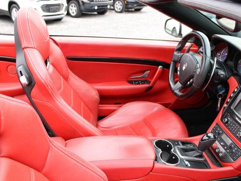 Used 2015 Maserati GranTurismo Sport image 15