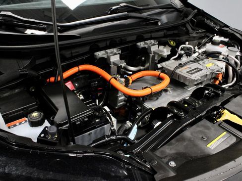 Certified 2023 Nissan Ariya AWD image 18