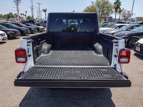 Certified 2022 Jeep Gladiator Sport image 24