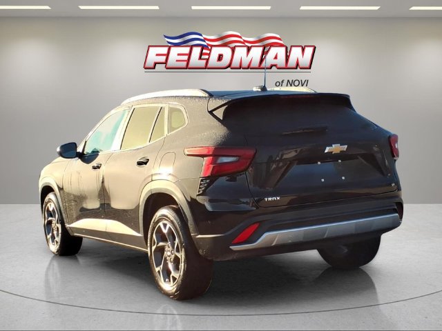 Used 2024 Chevrolet Trax LT w/ Driver Confidence Package FWD image 3