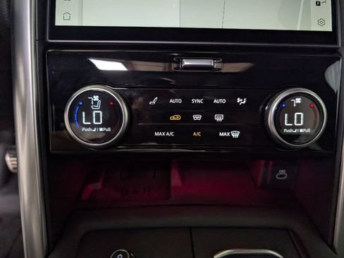 Used 2024 Land Rover Discovery Dynamic SE AWD/4WD image 25