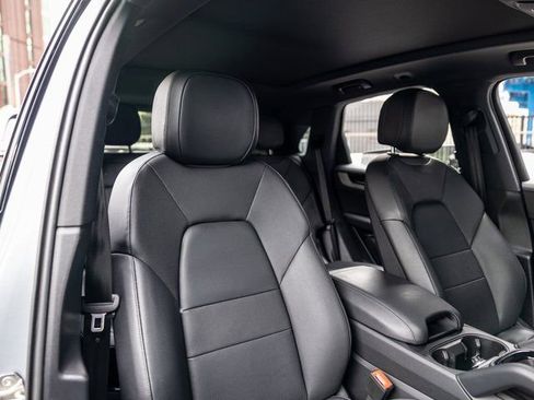 Certified 2025 Porsche Cayenne image 34