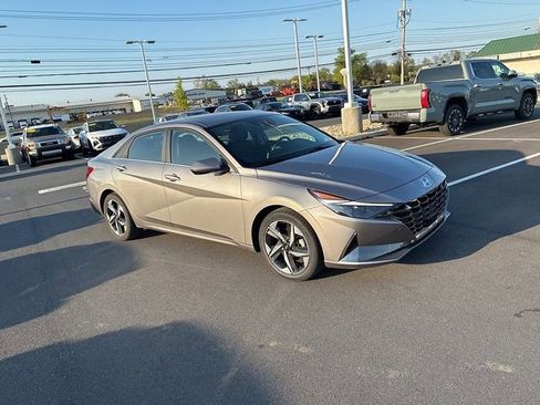 Used 2023 Hyundai Elantra Limited image 3