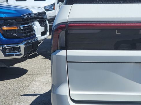 New 2025 Lincoln Navigator L Reserve w/ Jet Appearance Package image 6