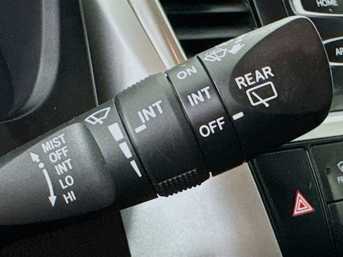 Used 2014 Toyota Highlander Plus FWD image 13