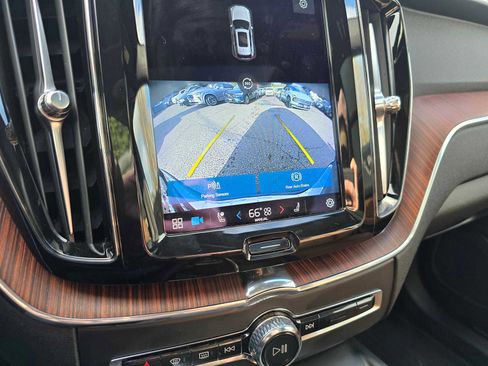 Used 2023 Volvo XC60 T8 Plus image 31