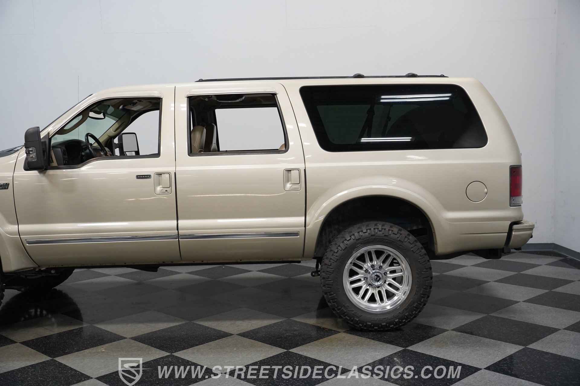 Used 2005 Ford Excursion Limited AWD/4WD image 23
