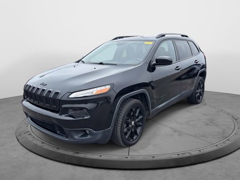 Used 2014 Jeep Cherokee Altitude w/ Comfort/Convenience Group image 3