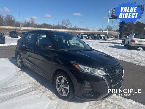 Used 2021 Nissan Kicks S image 1