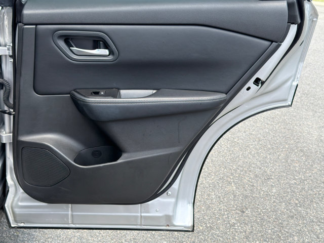 Used 2025 Nissan Rogue SV FWD image 16