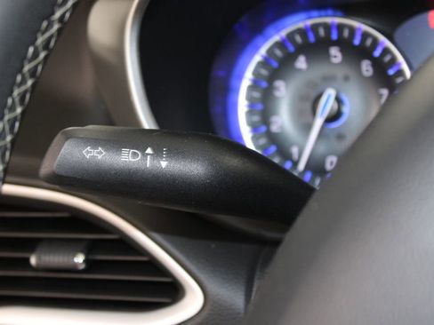 Used 2025 Chrysler Pacifica Select FWD image 40