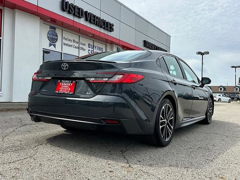 Used 2025 Toyota Camry SE image 6