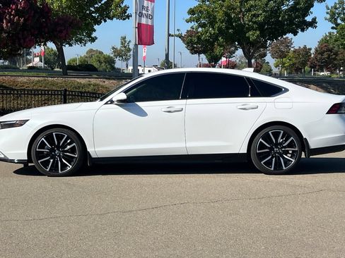 Used 2025 Honda Accord Touring image 7