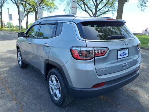 Used 2024 Jeep Compass Latitude AWD/4WD image 5