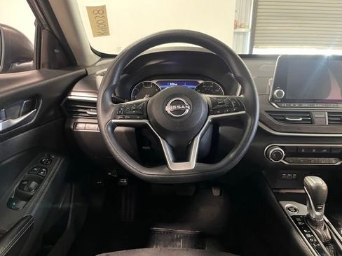 Used 2024 Nissan Altima 2.5 SV image 21