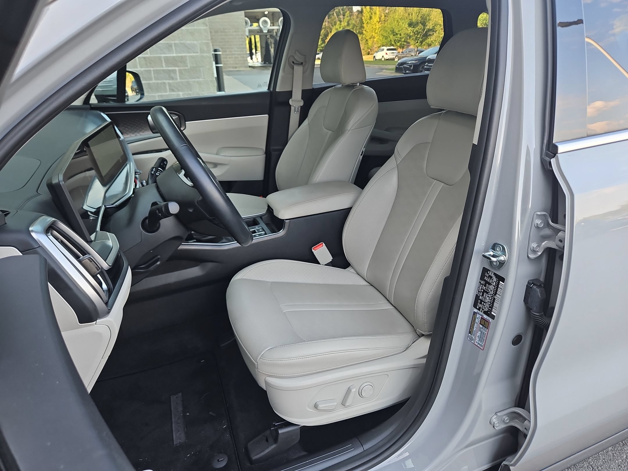 Used 2025 Kia Sorento EX w/ Panoramic Sunroof Package FWD image 24