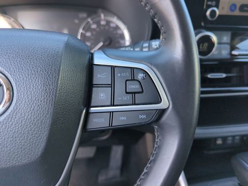 Used 2024 Toyota Highlander LE image 23