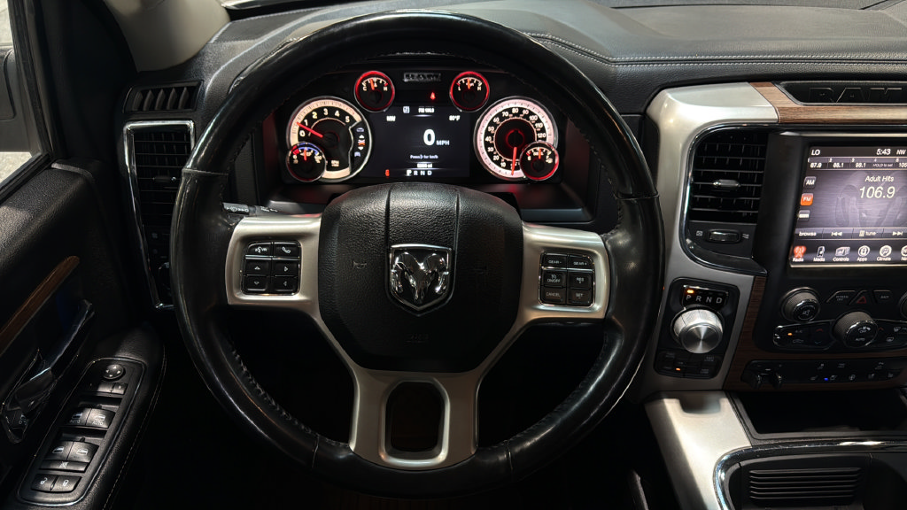 Used 2017 RAM 1500 Laramie AWD/4WD image 16