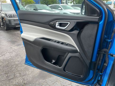 Used 2025 Jeep Compass Limited image 20